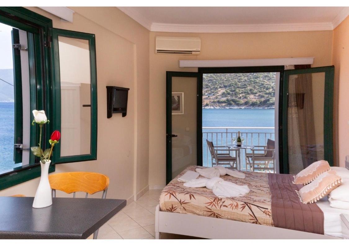 Poseidon Apartments Agia Efimia Bagian luar foto